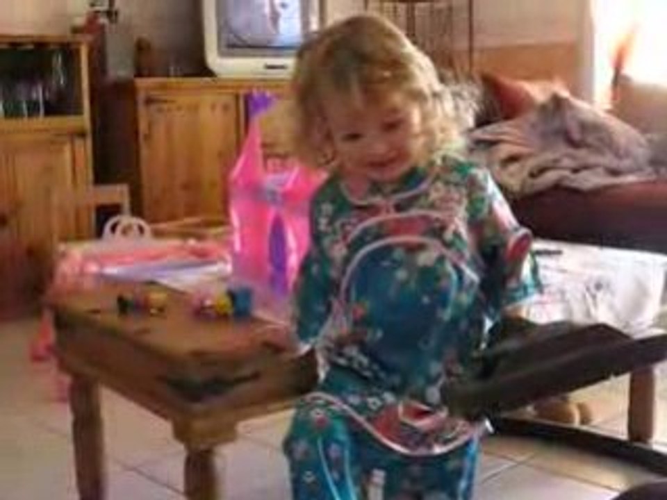 julie et l'aspirateur 2