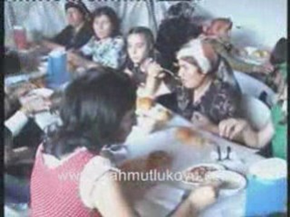 Hüseyin ve Senem AKGUN - Dügün 2007 - 5 yemek kadinlar