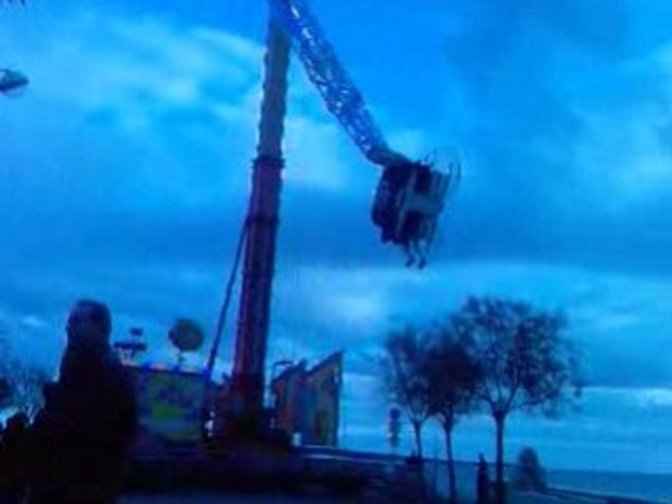 le manege de luna parc devaster remi en marche pres de la pl