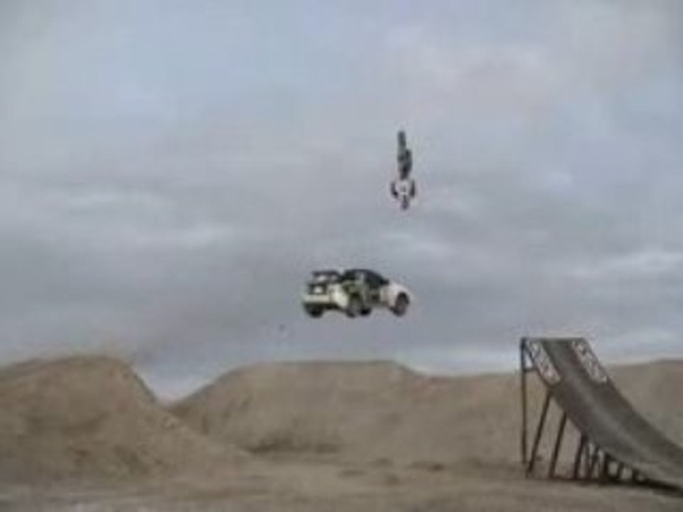 Jump en subaru par Ken Block & Travis Pastrana