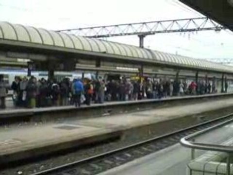 Lyon: Quais de la gare S.N.C.F. de Lyon-part-dieu