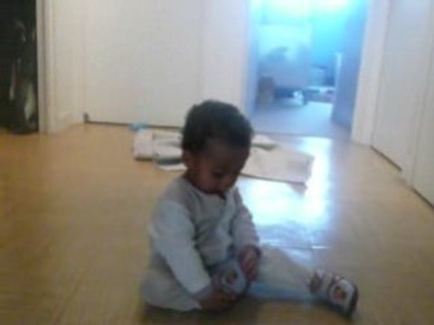 Ebby fait ses premiers pas 01er janvier 2009 - 14 mois