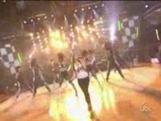 Miley Cyrus - Fly on the wall LIVE