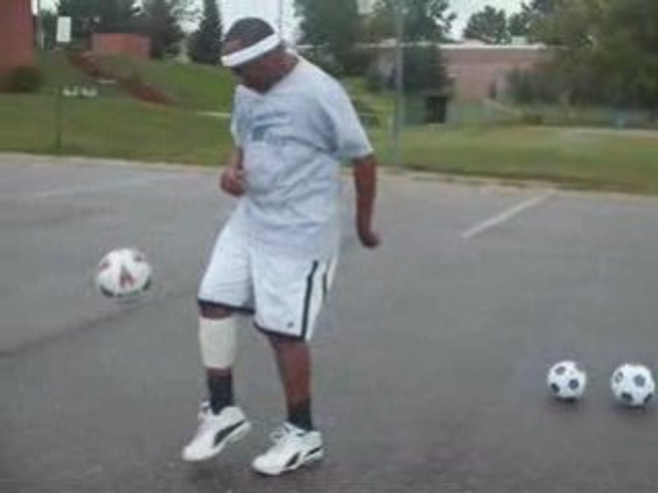 Tonton - Ball Juggling