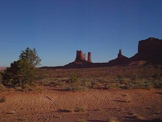 Explore the Stunning Monuments of Monument Valley