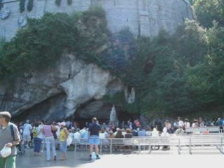 LOURDES APPARITIONS 2008, UN CLIN D'OEIL DE LUMIERE