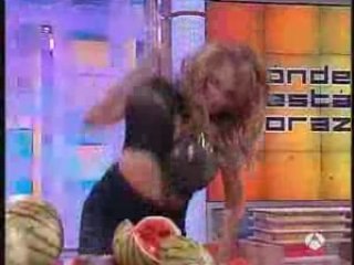 Seins Femme ecrase des pasteques