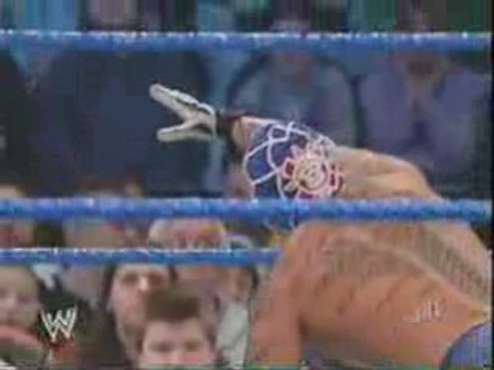 Rey Mysterio & Spike Dudley vs Chavo & Chavo sr 1.4.04