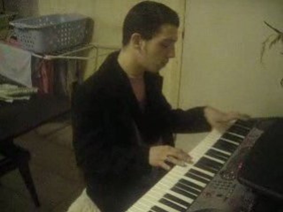 ClintMansell au piano (requiem or a dream)