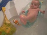 Nathan dans son bain