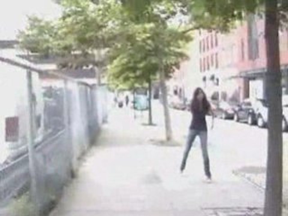 Limbs got Ipodded! - Zig Zag Wanderer