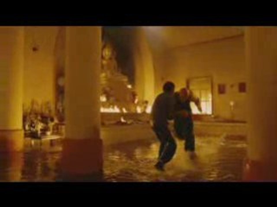 passage de fight avec tony jaa (l'honneur du dragon)