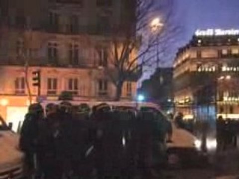 Police use tear gas agst pro gaza demonstrators 3-1-09-Paris