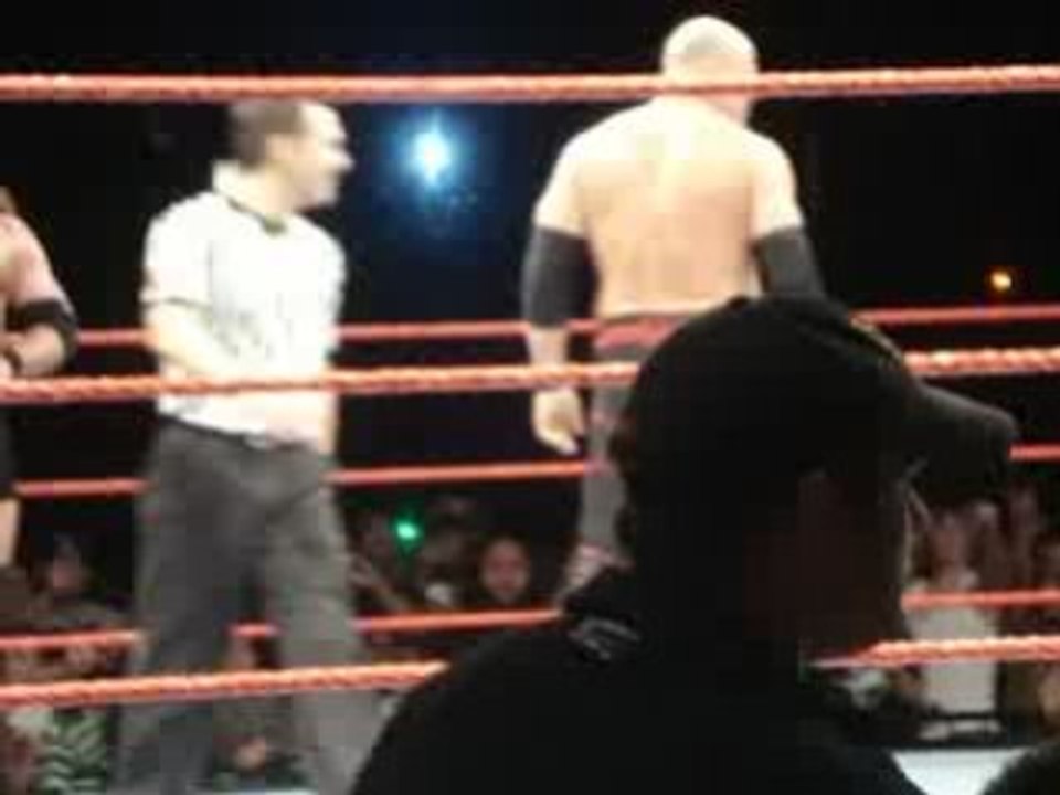 Kane in the ring 1-2-09