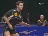 Timo Boll change de main durant un point !