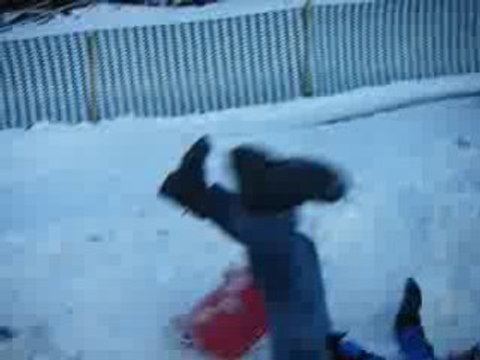 descente en luge sur piste de ski 2