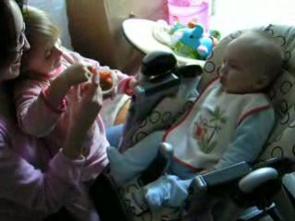 Bébé et son petit frère