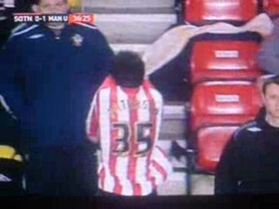 Carton Rouge Paterson .Southampton 0 - 1 Manchester United
