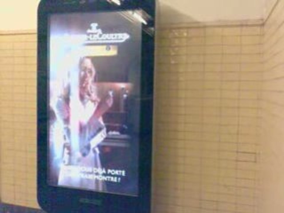 Panneau publicitaire vidéo de Métrobus (RATP)