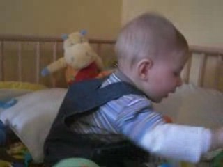 Esteban fait un bisou... et dit un petit maman