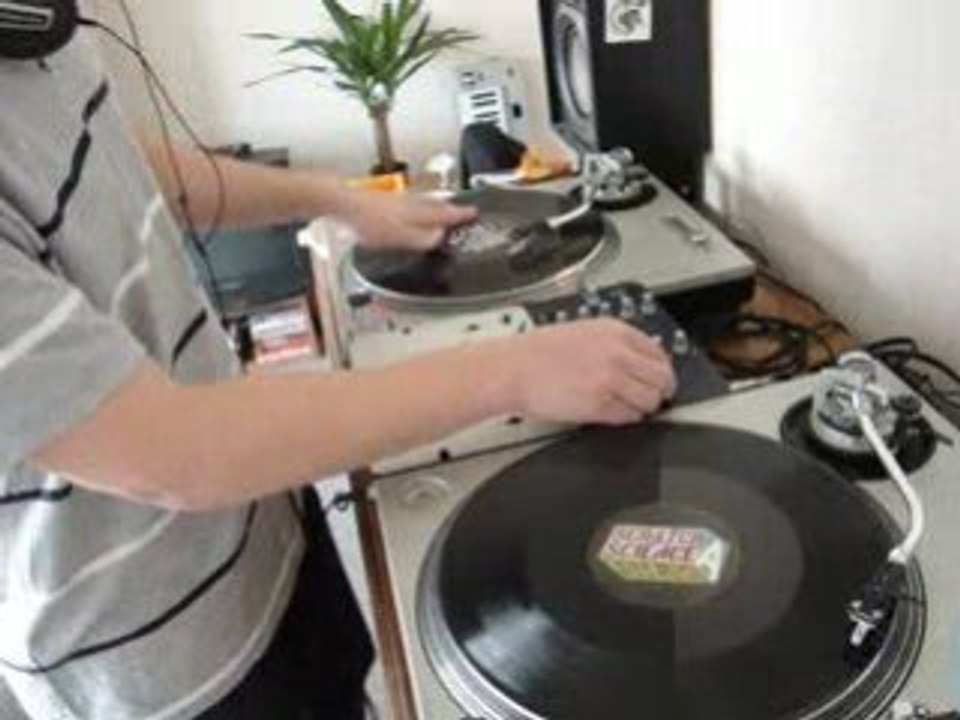 Dj boons making scratch