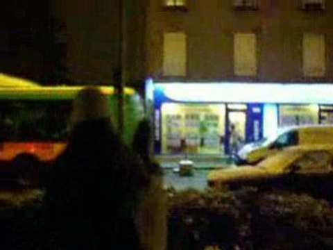 Paula && Eva font uen bataille de boules de neige