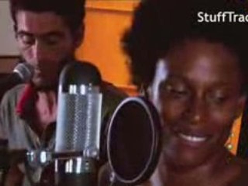 Sandra Nkake - Happy