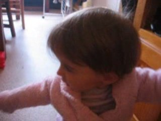 Maéline chante l'alphabet