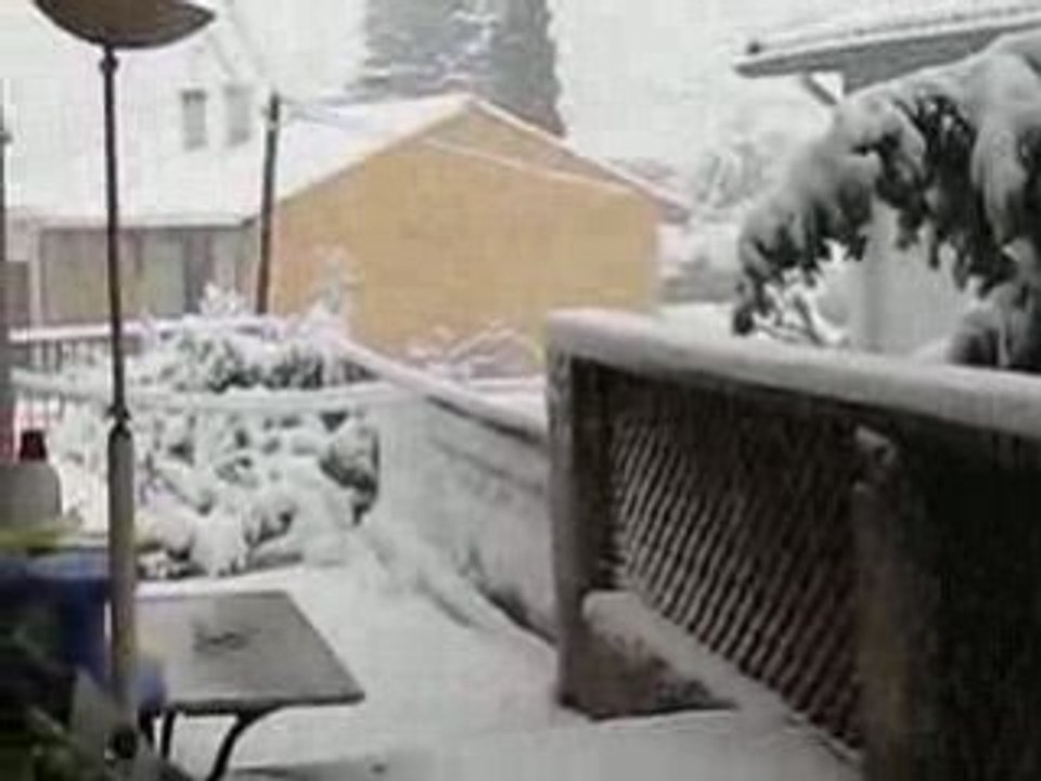 neige aubagne 7janv 09 MVI_0617