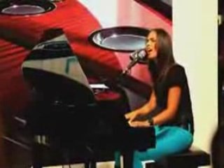 Alicia Keys sur Yamaha au NAMM 2009