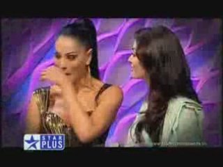 Aishwarya and Bipasha presenting Best Jodi award