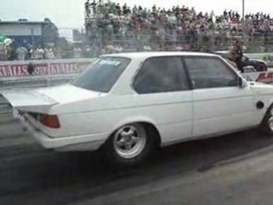 BMW E21 323i 2.7 vs Toyota Supra