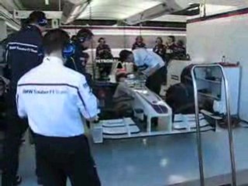 BMW Sauber garage - F1.09 roll-out