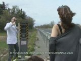 Caméra cachée : Séance photo sur l'autoroute (Mad boys)