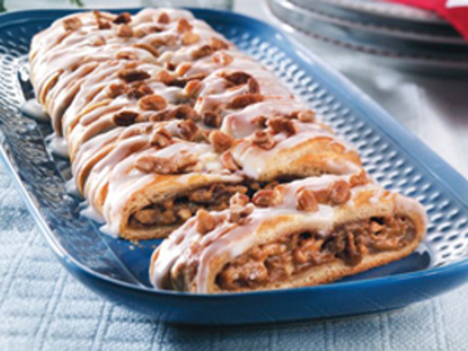 How to make a pumpkin pecan braid
