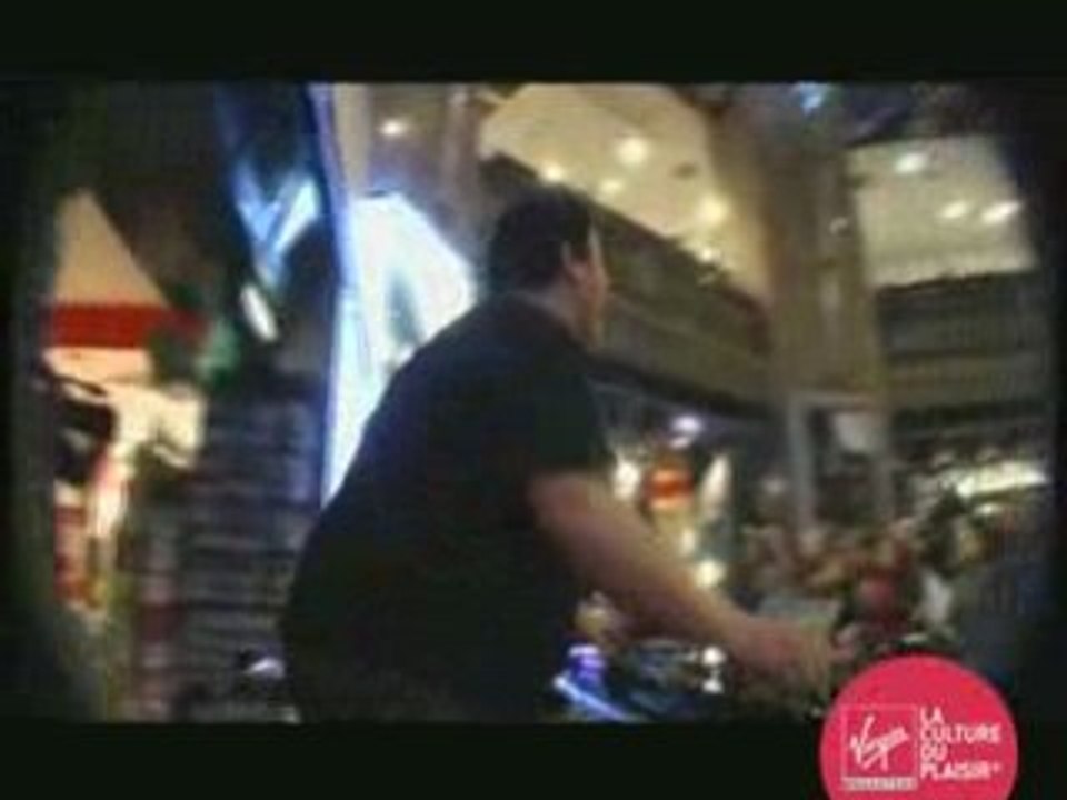 Joachim Garraud en DJ Set Vigin Megastore