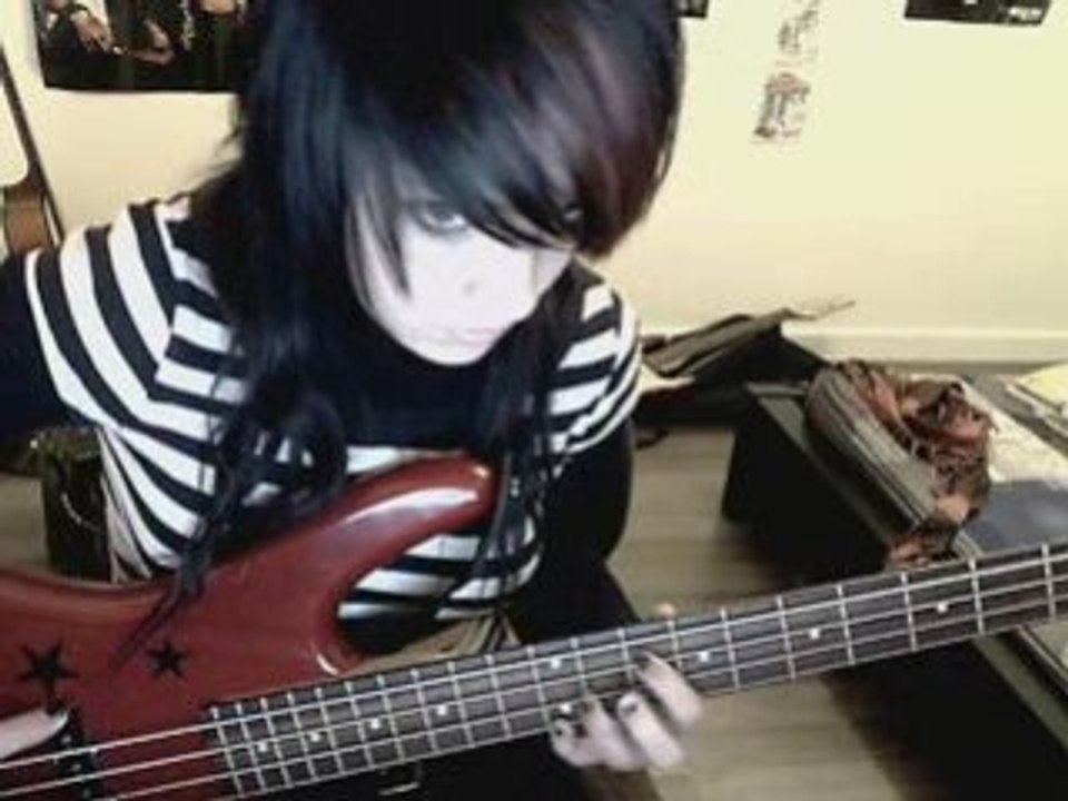 Plug in baby MUSE Bass cover