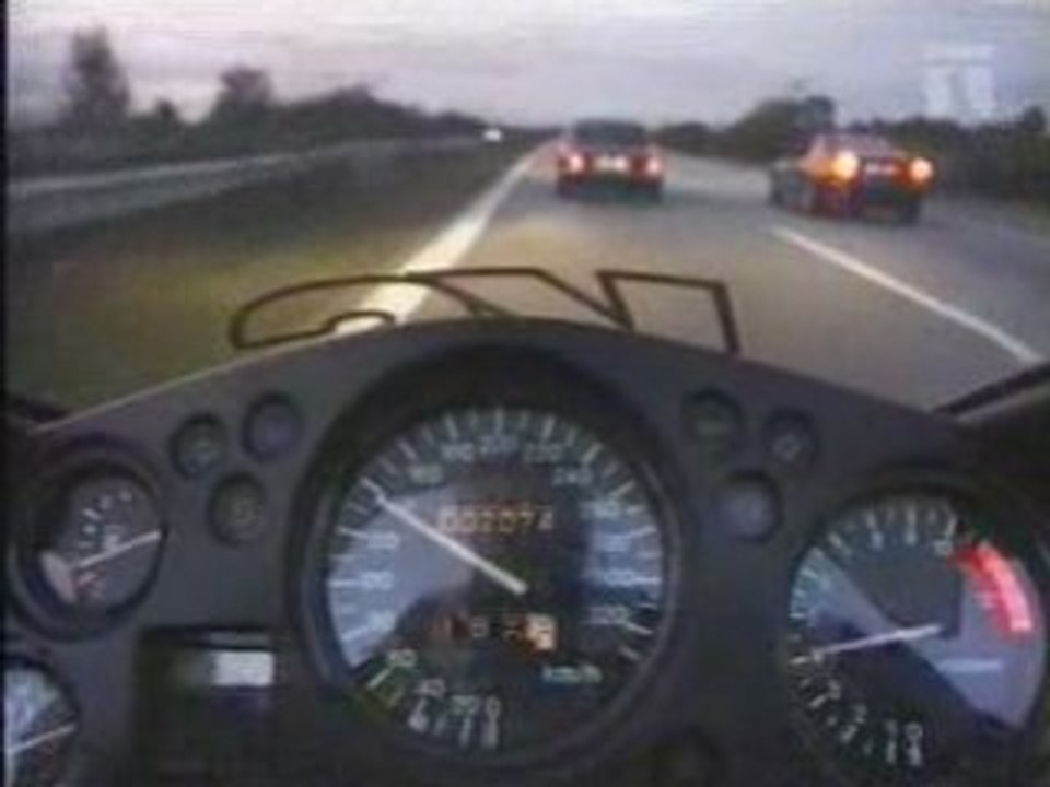 Yamaha yzf r1 2005-vitesse max 300 kmh