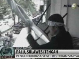 Indonesian anti-Israel students protest and break into KFC