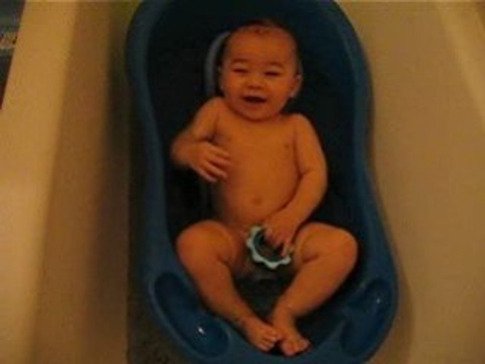 Louis 2008 12 21 076 Une bonne tranche de rires dans le bain