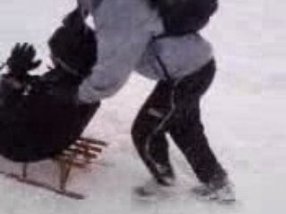 Marion sur une luge!el sèclat pir k1 bb mdr