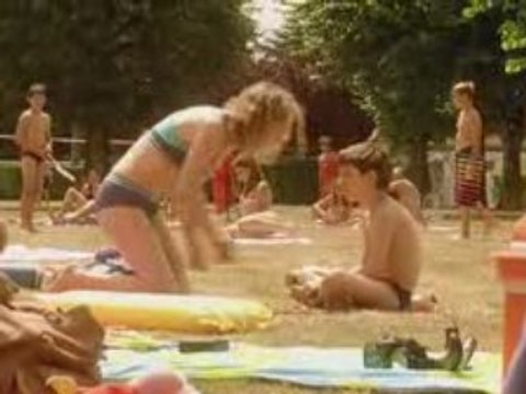 nos jours heureux extrait piscine