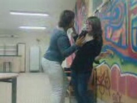 Kelly & Emeliine quii danse sur DhOom 01