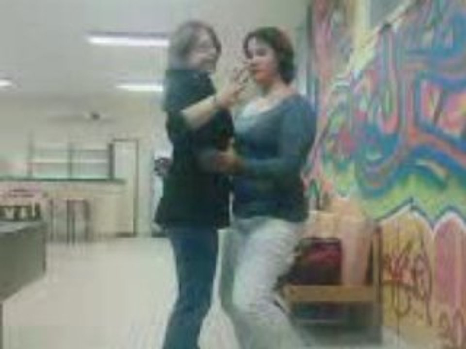 Kelly & Emeliine quii danse sur DhOom 02