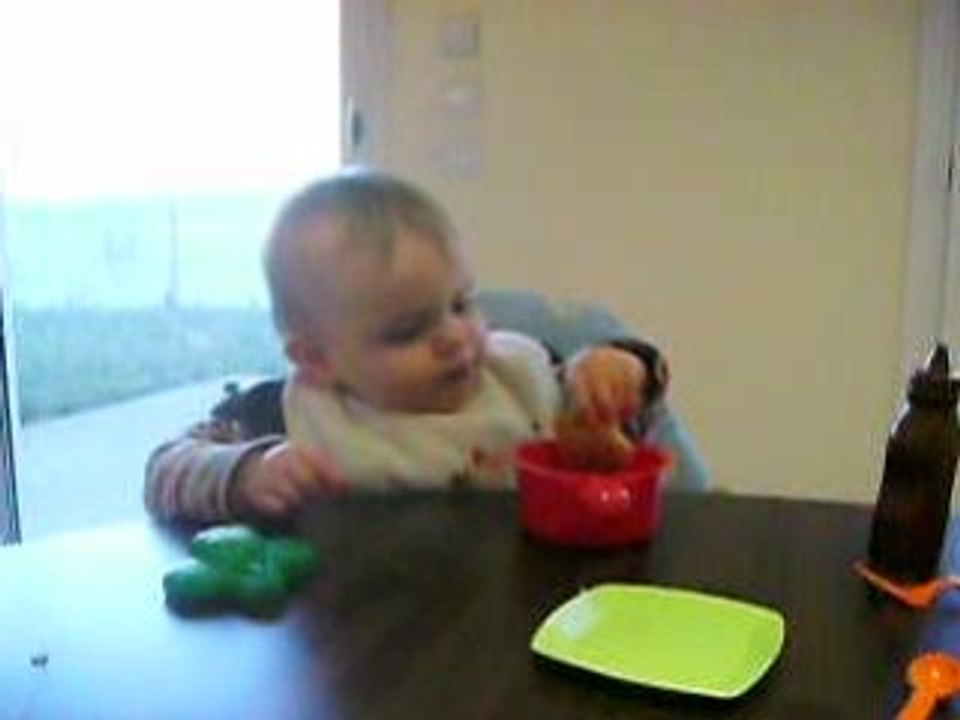 Je trempe mon pain dans le lait