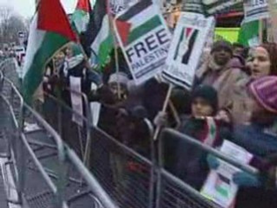 UK protesters call for Gaza peace