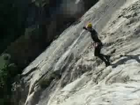 Saut en canyoning