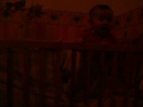 Morgane se lève toute seule!