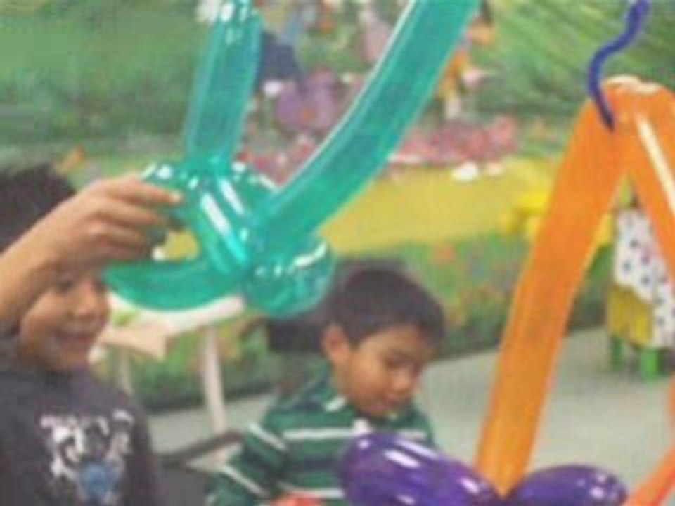 Unusual non-violent constructive balloon entertainer $50/hr