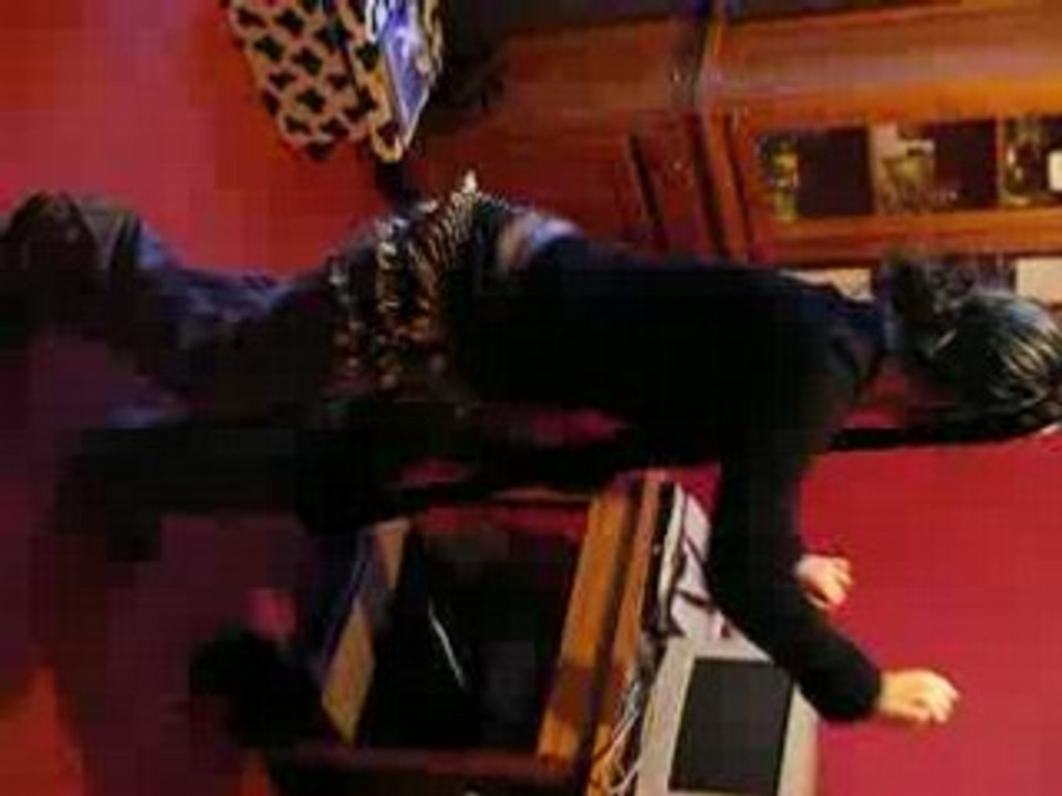 Julie à peter un jonc